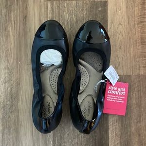 NWT Black Flats